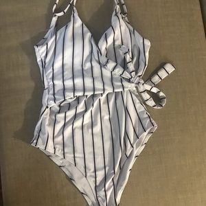 Cute cupshe one piece! *SOLD*